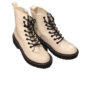 Women’s forever 21 white and black combat boots